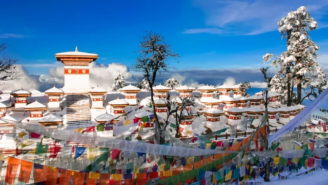 The breathtaking view of Dochula stupas covered by snow.😍😍😍
.
.
.
.
.
.
#dochulapass #thimphu #bhutanbelieve #heavenlybhutan #heavenlybhutantravels #bhutan #holidaypackages #picturesoftheday #bhutantourism