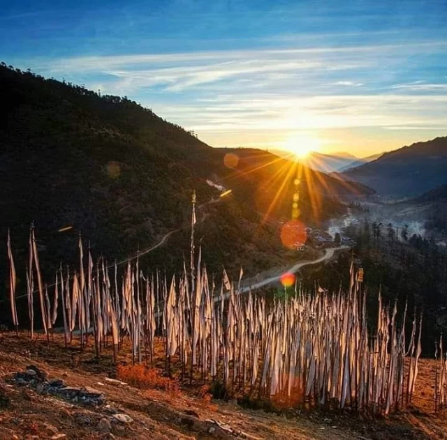 Another world 🌍 ,another day ☀ , another dawn 🌇.
The early morning;s thinnest sliver of light appeared
silently. Sunrise is the start of something beautiful: The
day.
Sunset is the start of something beautiful: The night 🌃

.
.
.
.
.
📷 laurenepbath
#Sunrise #bhutanbelieve #heavenlybhutan #heavenlybhutantravels #bhutan #holidaypackages #picturesoftheday #bhutantourism