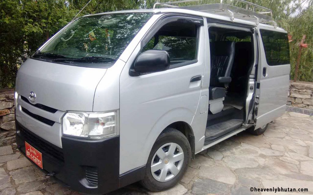 Hiace Bus 2