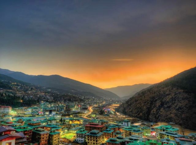 The beautiful evening view of active Thimphu town🥰 
.
.
.
.
.
.
#Thimphu #capitalcity #bhutanbelieve #heavenlybhutan #heavenlybhutantravels #bhutan #holidaypackages #picturesoftheday #bhutantourism