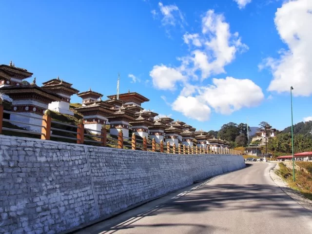 Dochula Pass. 🥰🥰🥰
.
.
.
.
.
.📷 Cameron Woodworth
#Thimphu #bhutanbelieve #heavenlybhutan #heavenlybhutantravels #bhutan #holidaypackages #picturesoftheday #bhutantourism